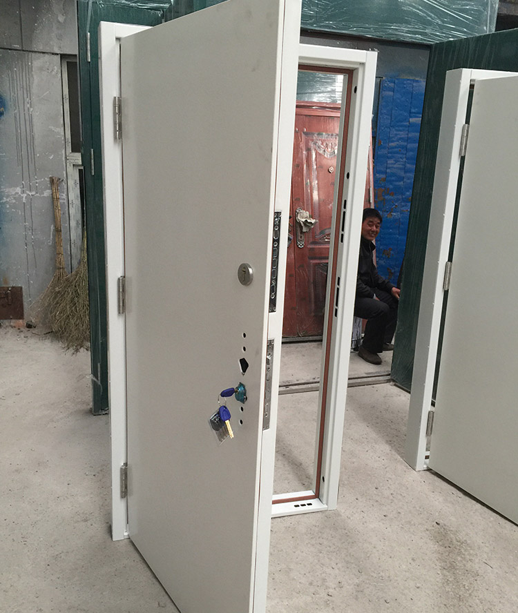 ���и���