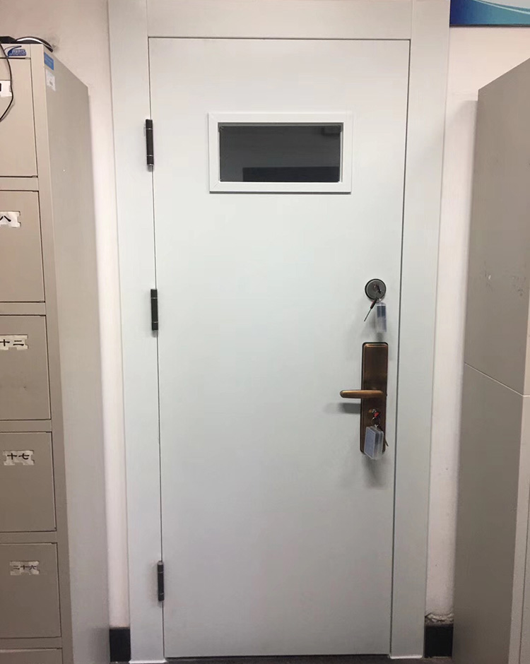 �������и���